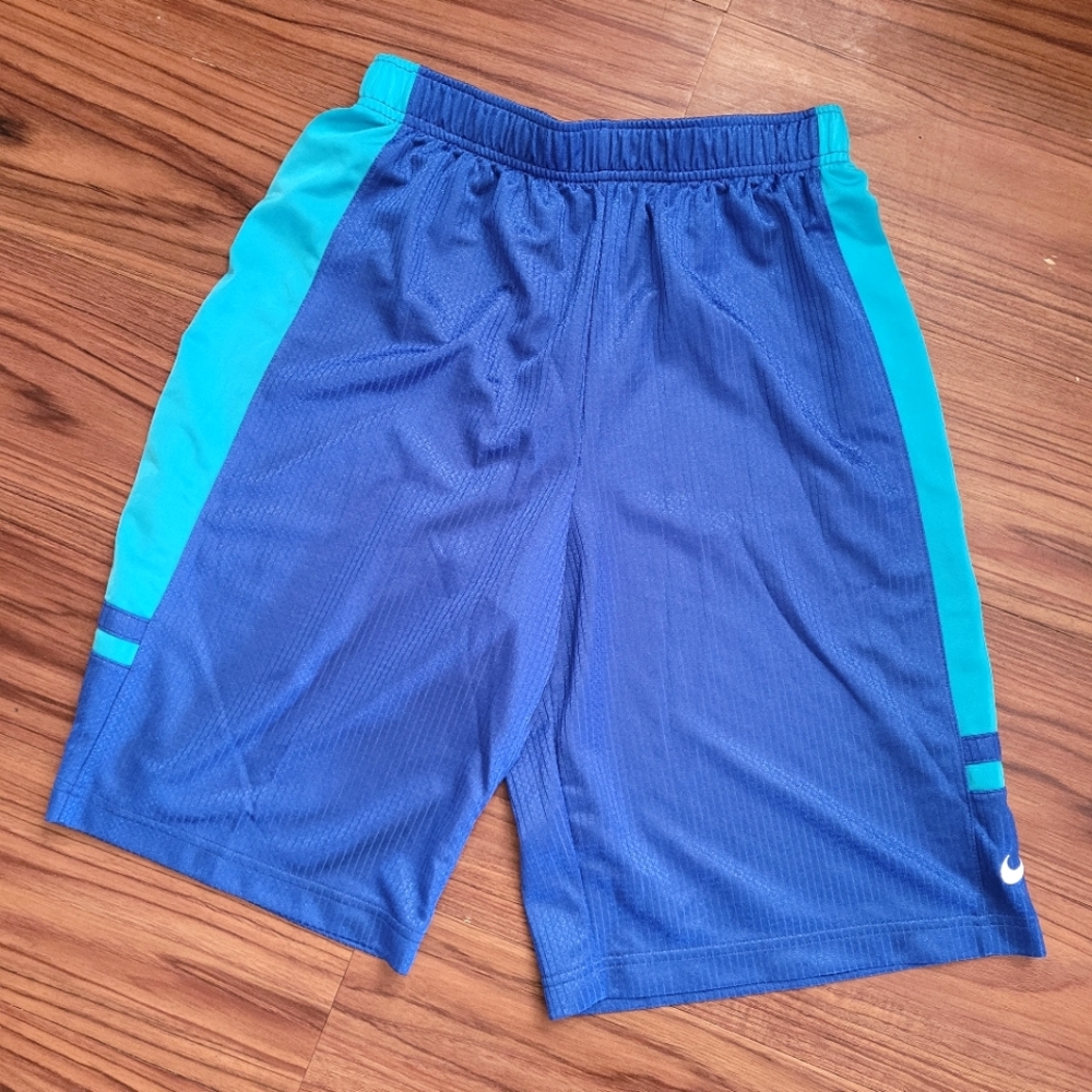 Nike workout shorts size Large boys kids